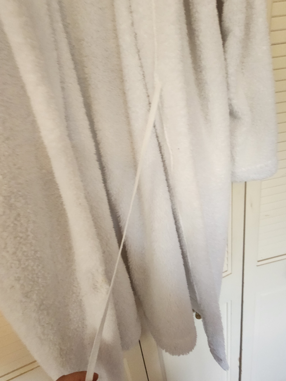 ME Makeover Essentials White  Teddy Hooded Robe - Picture 6 of 8